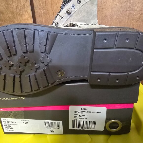 Women's NEW Vince Camuto SEFELLA laceless embellished combat bootie size 11 - Picture 7 of 10